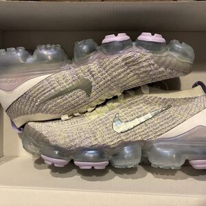 Nike Womens Air Vapormax Flyknit 3 Barely Volt- Size 9